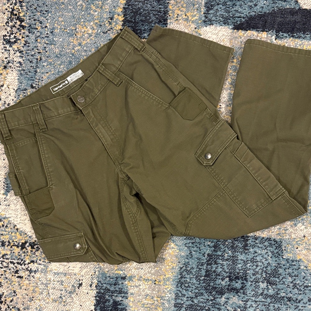 Men’s carhartt relaxed fit olive green cargo pants